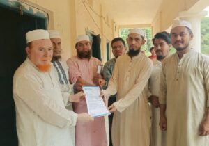 মাদ্রাসা শিক্ষার্থীদের টিকটক, অধ্যক্ষকে স্মারকলিপি দিল ছাত্রশিবির
