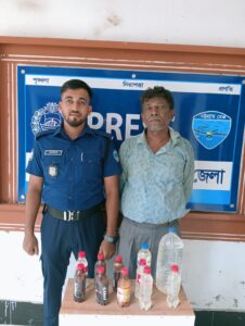 সাতকানিয়ায় চোলাই মদ ও বাইকসহ আটক ১